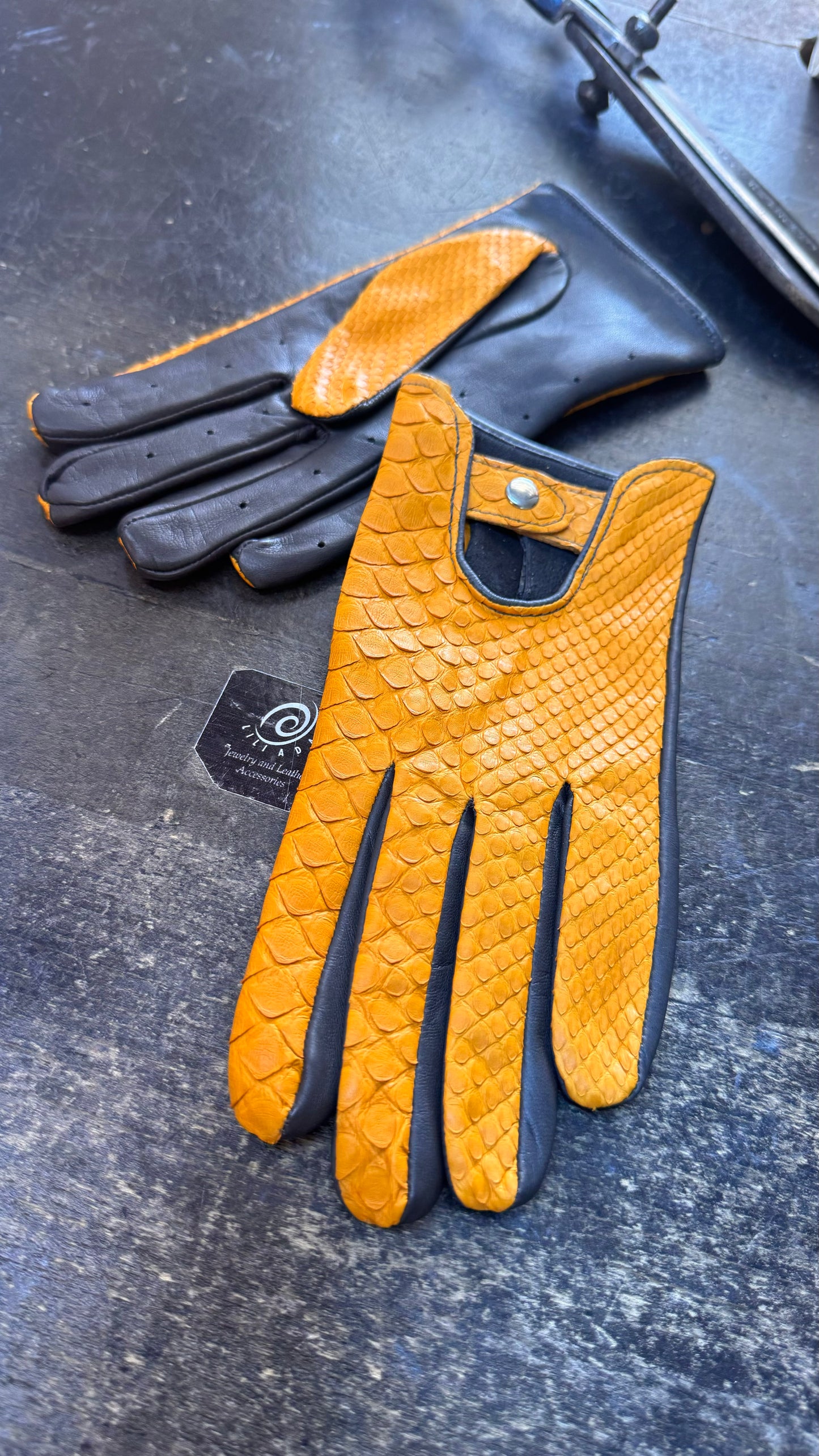 Python Luxury leather driving gloves for ladies