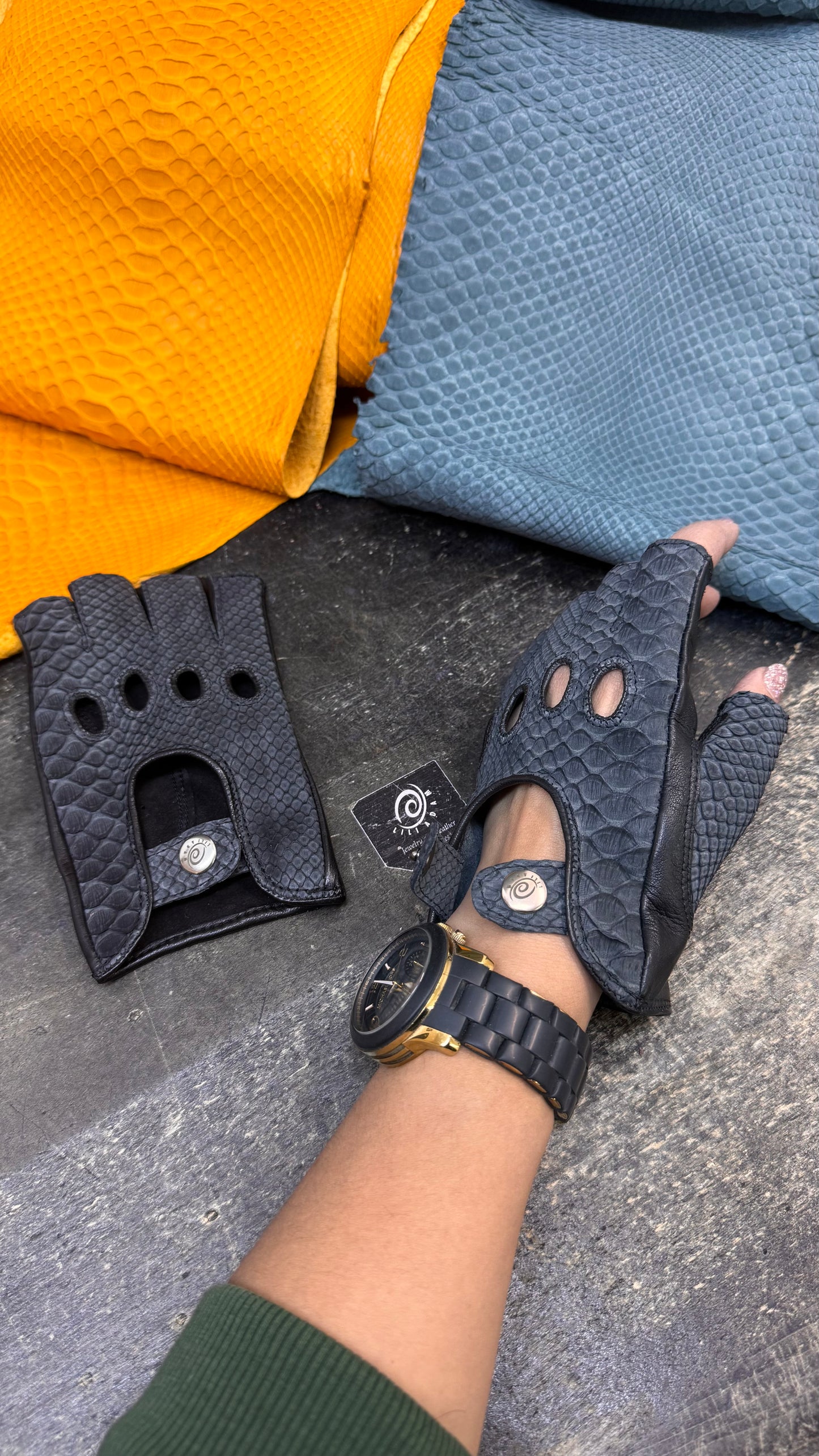 Fingerless Luxury Python leather driving gloves for ladies