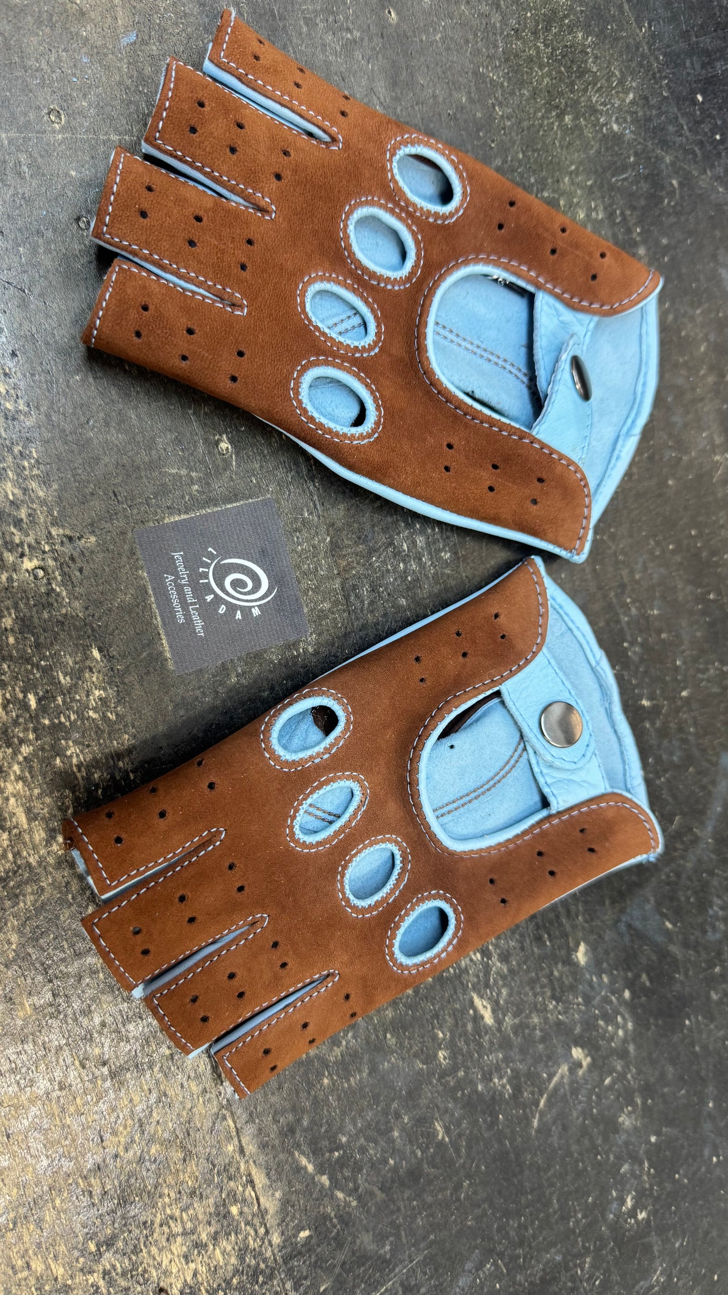 Luxury Look Suede Driving Gloves – Vintage Elegance with a Modern Twist