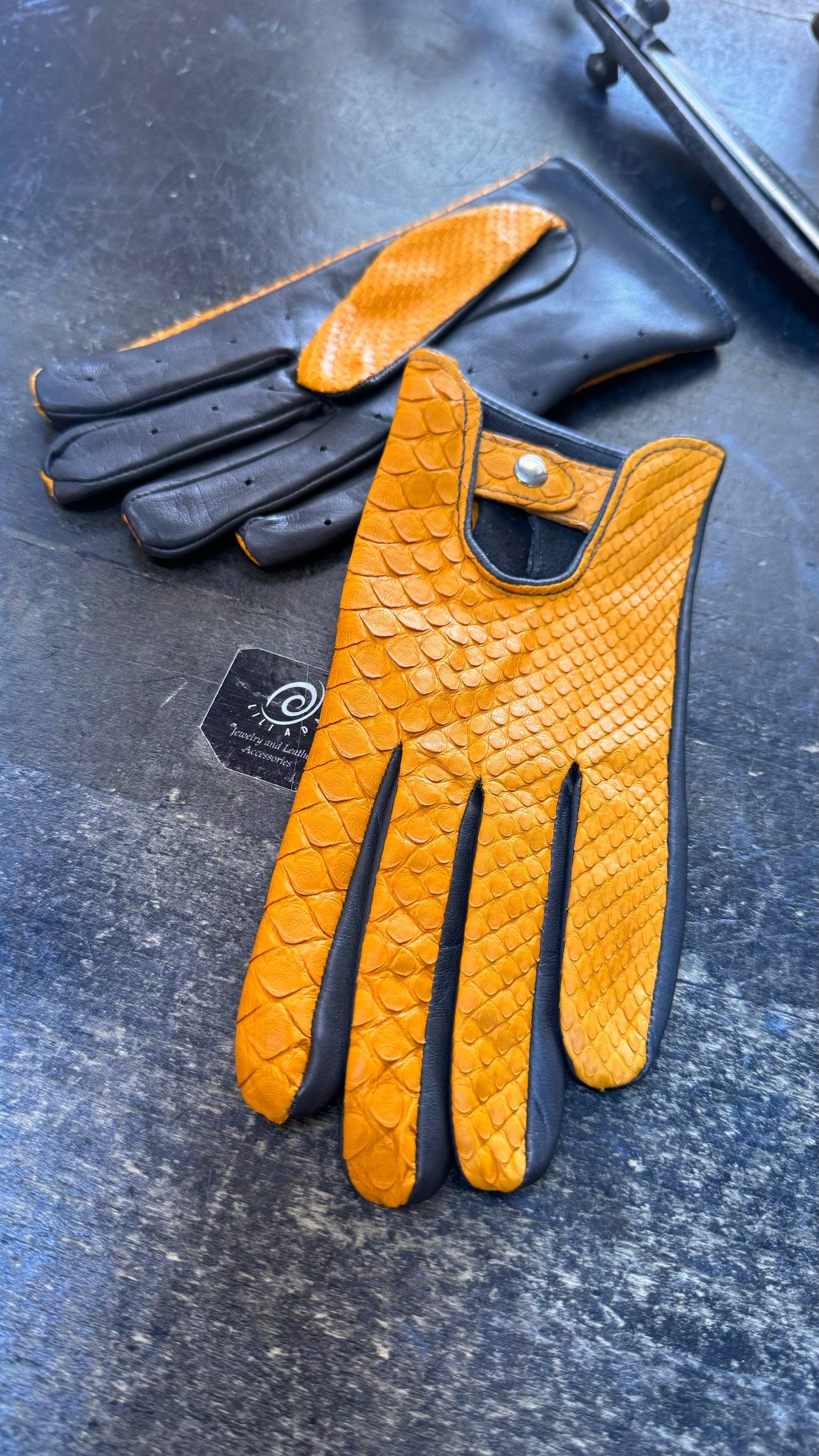 Python Luxury leather driving gloves for ladies