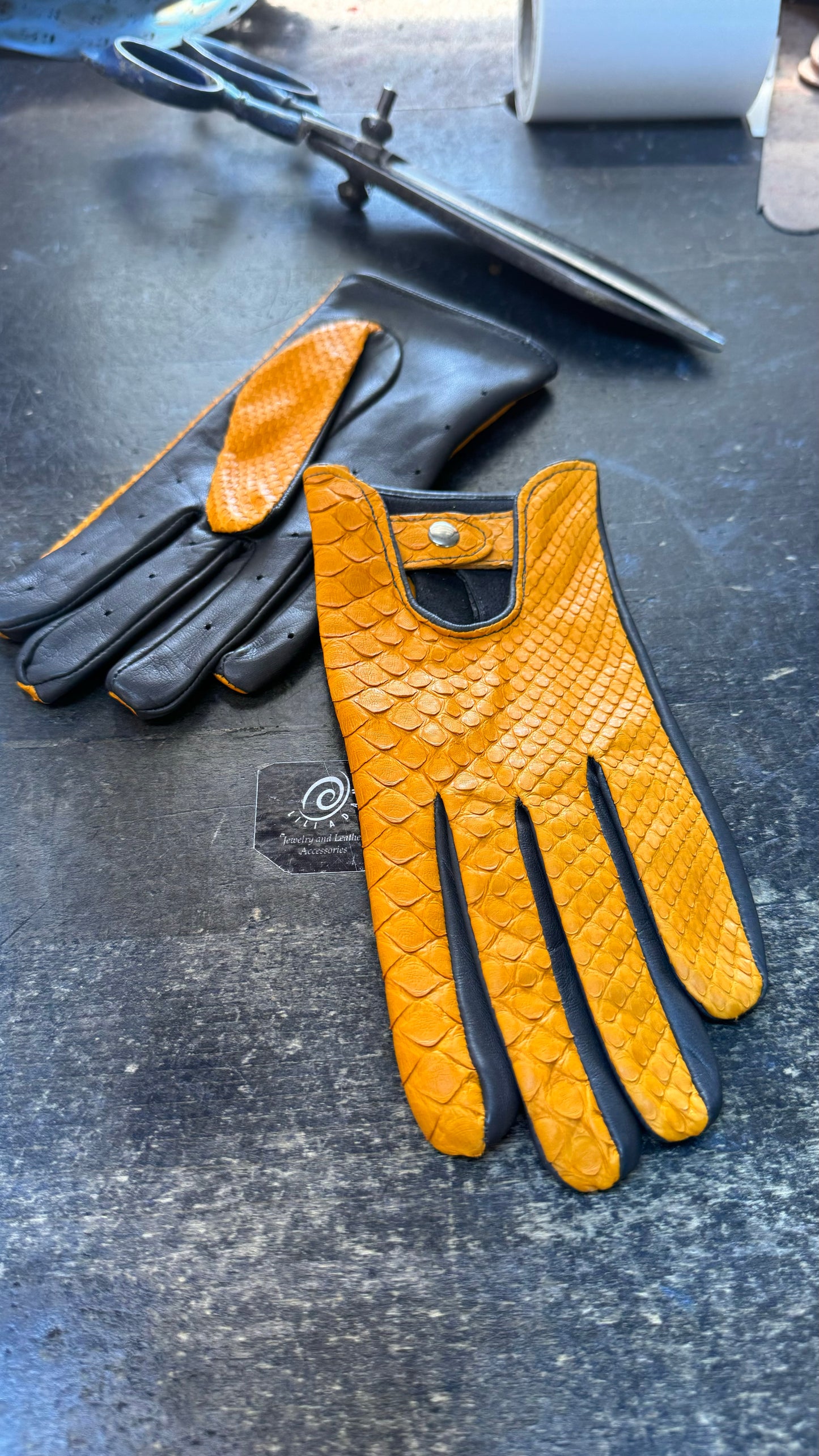 Python Luxury leather driving gloves for ladies