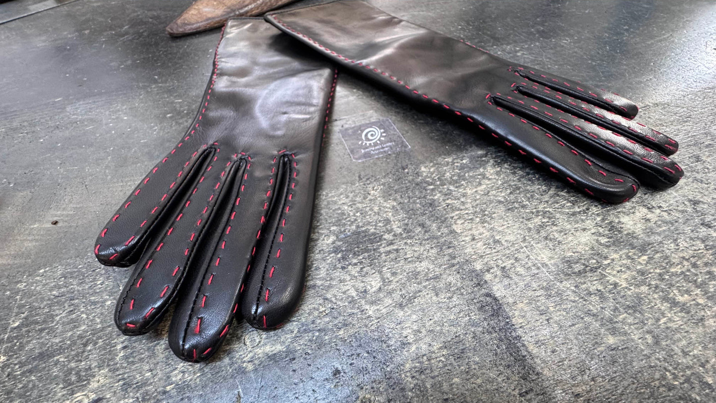 Hecate | Silk-lined lambskin gloves with contrasting stitching