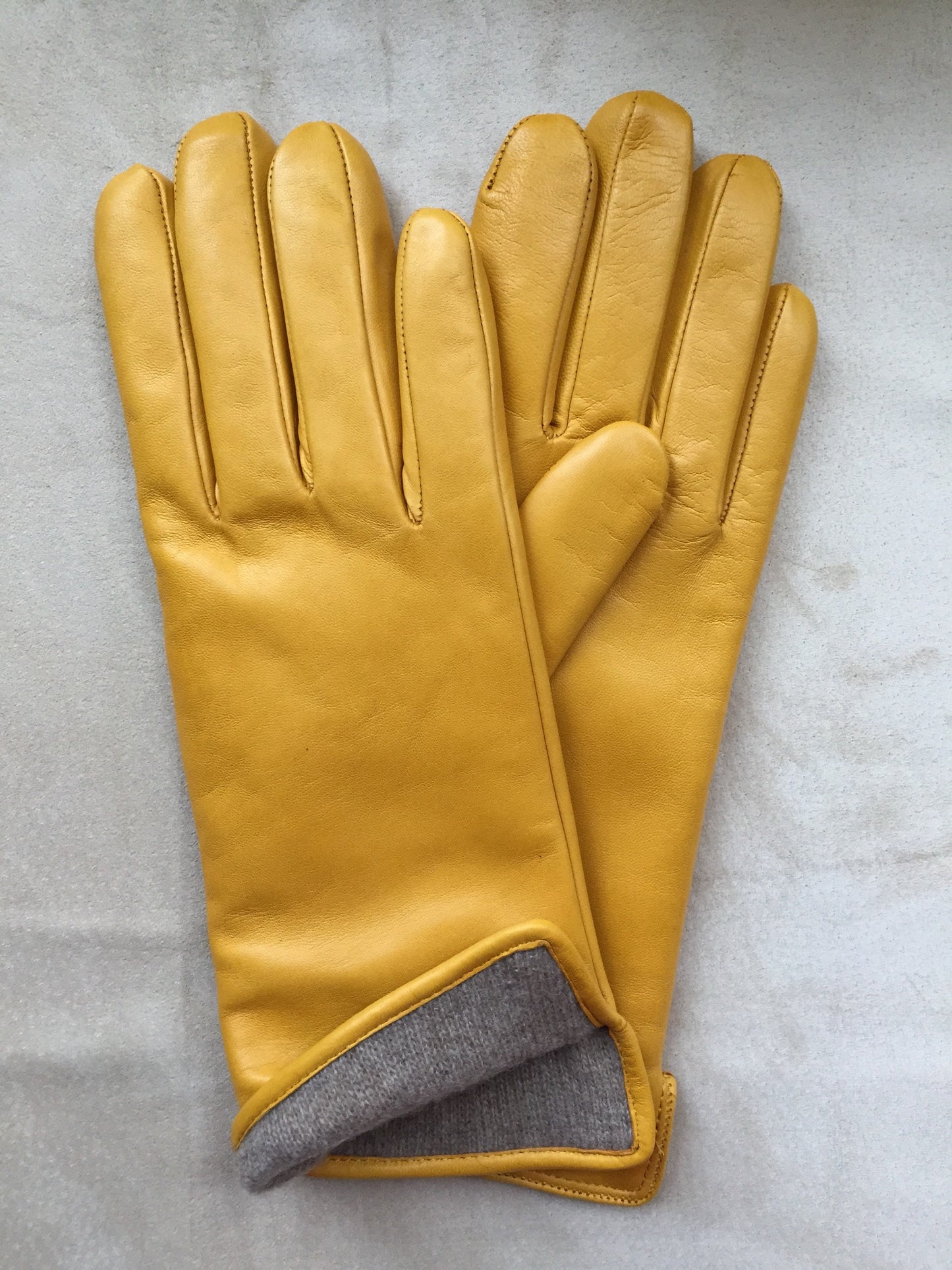 Women’s Classic style winter gloves
