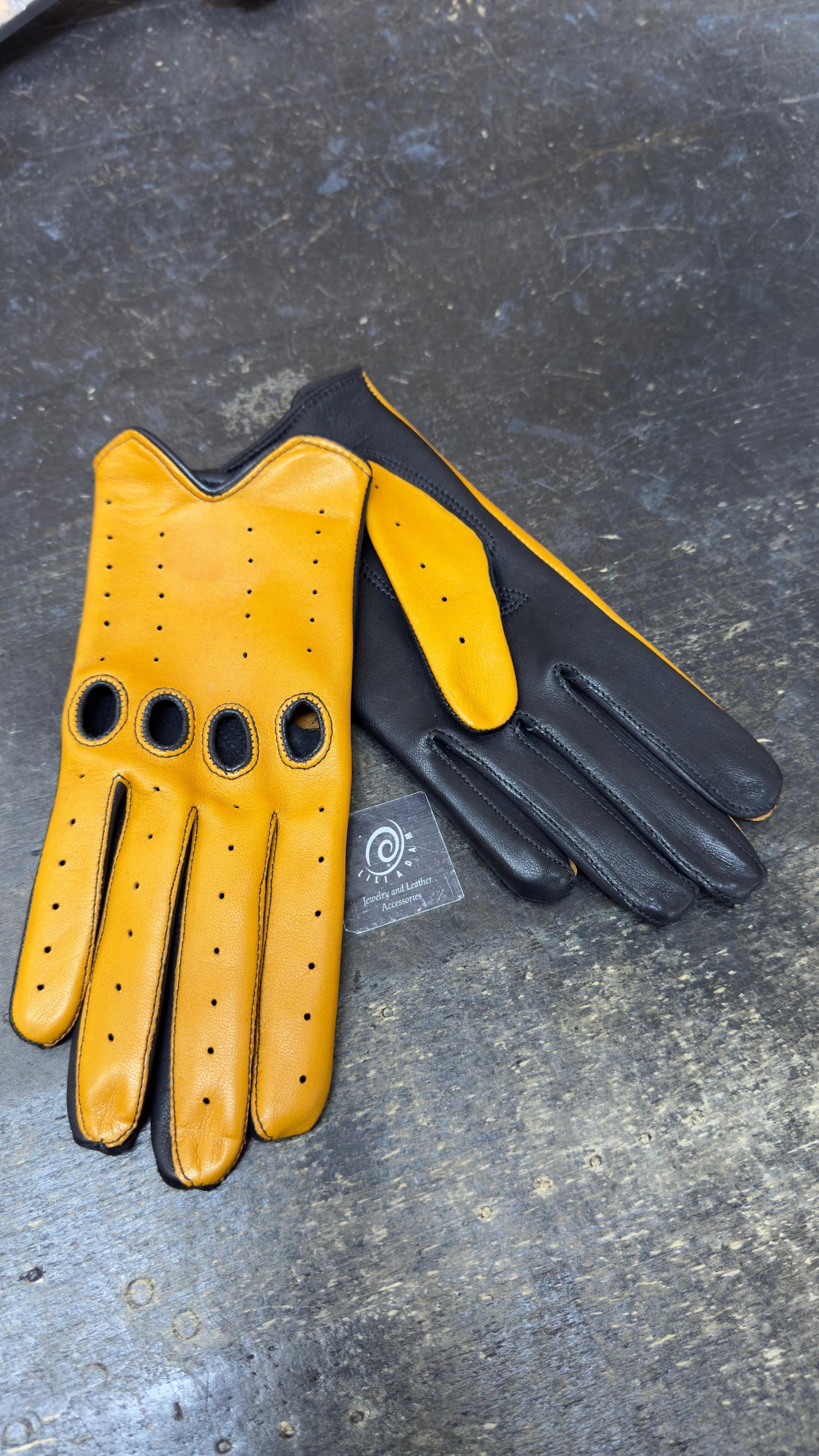 Ferrari-inspired driving gloves for women NEW