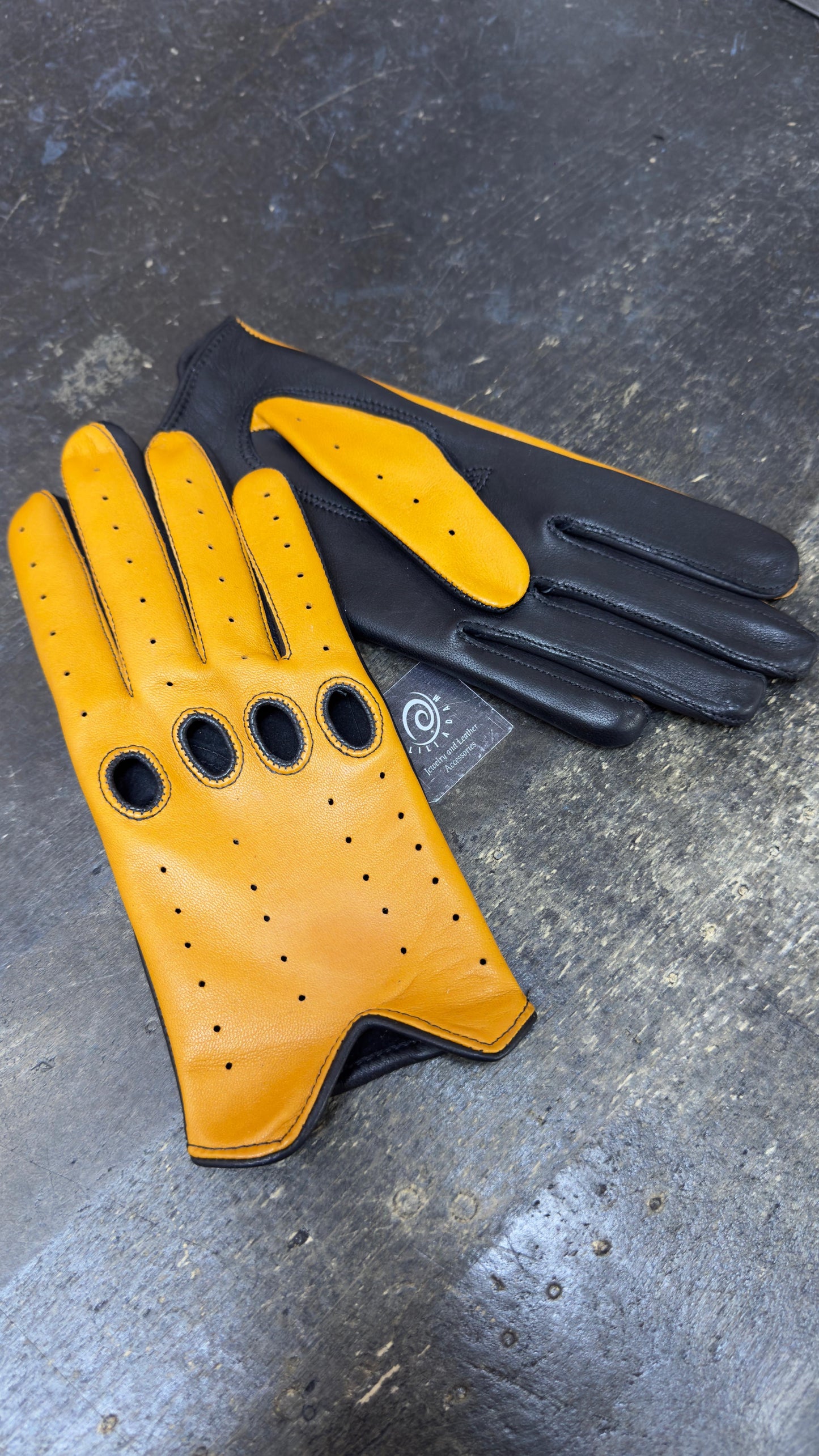 Ferrari-inspired driving gloves for women NEW